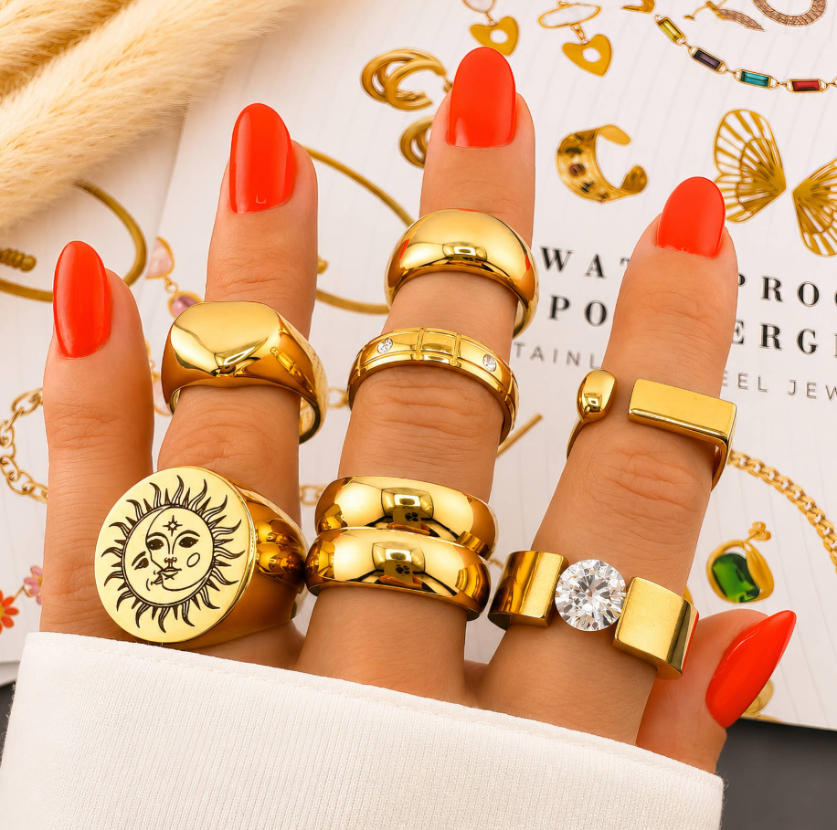 NOVAHERA Golden Heart Signet Ring