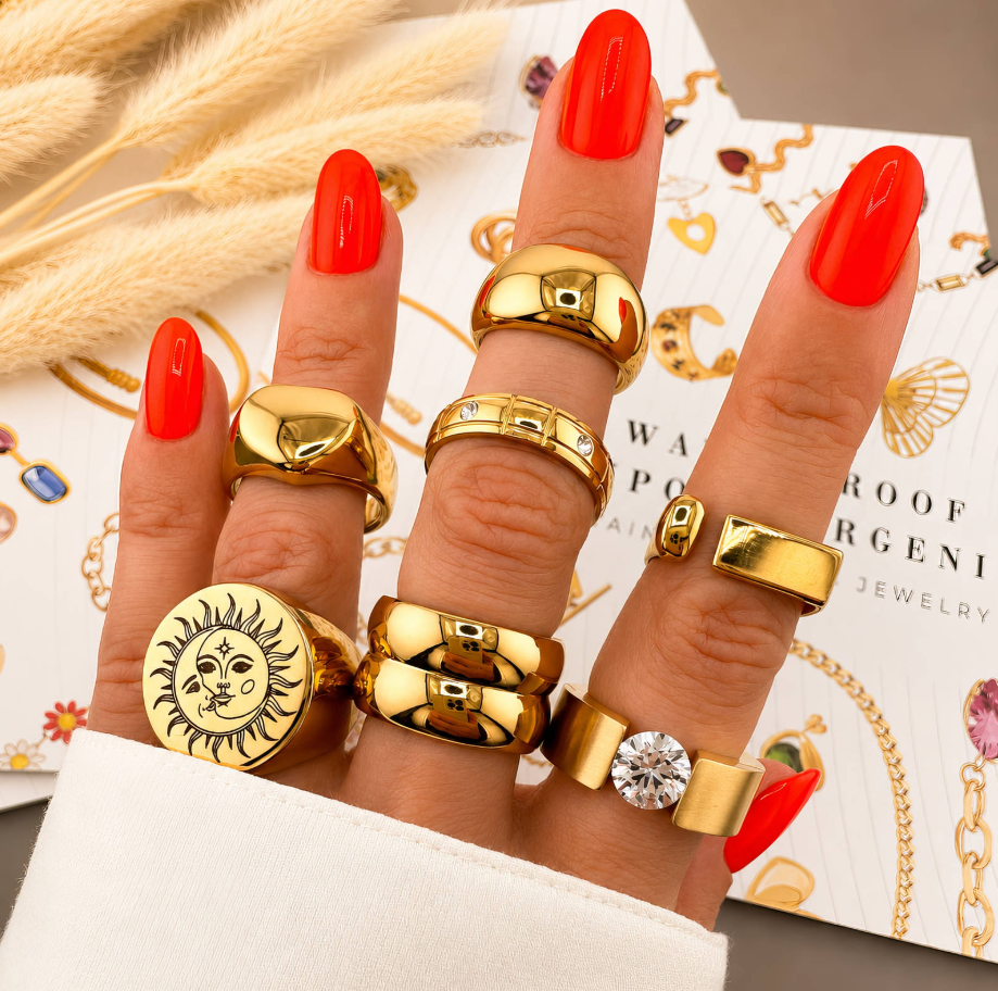 NOVAHERA Golden Heart Signet Ring
