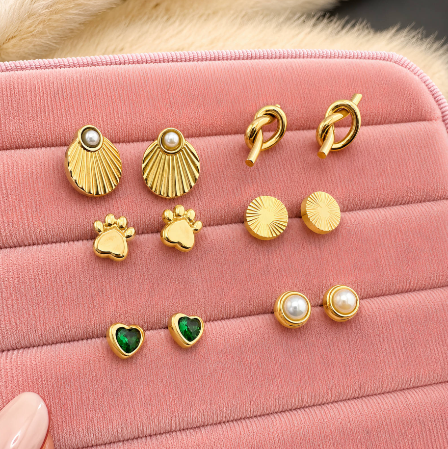 NOVAHERA Emerald Heart Stud Earrings
