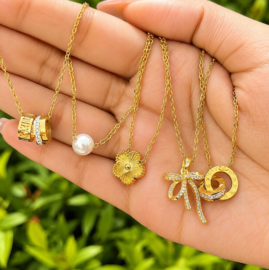 NOVAHERA Roman Trinity Necklace