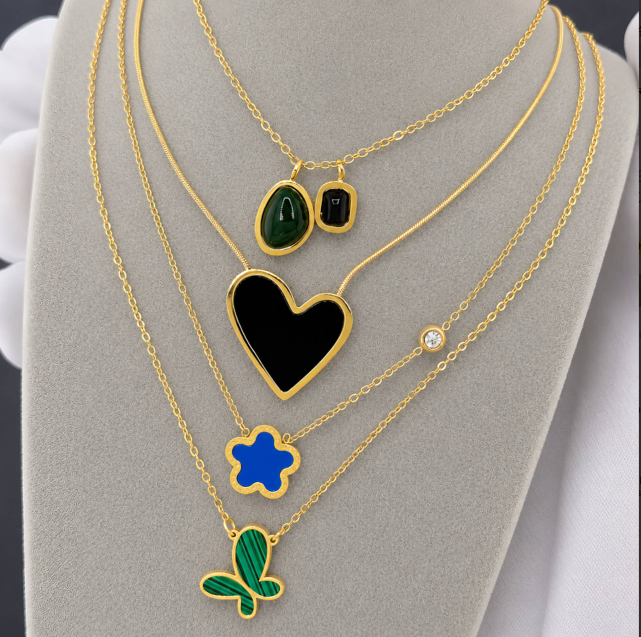 NOVAHERA Noir Heart Necklace