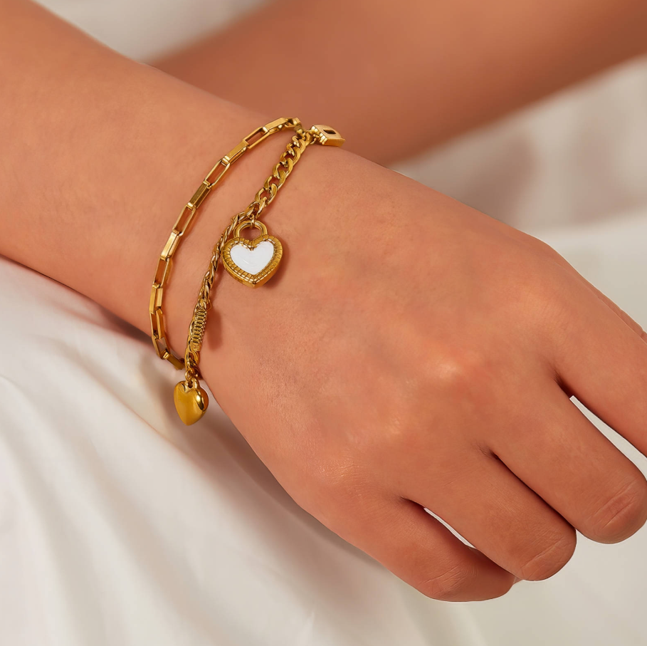 NOVAHERA Golden Heart Charm Bracelet