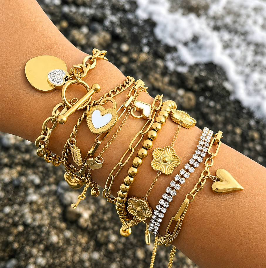 NOVAHERA Golden Heart Charm Bracelet