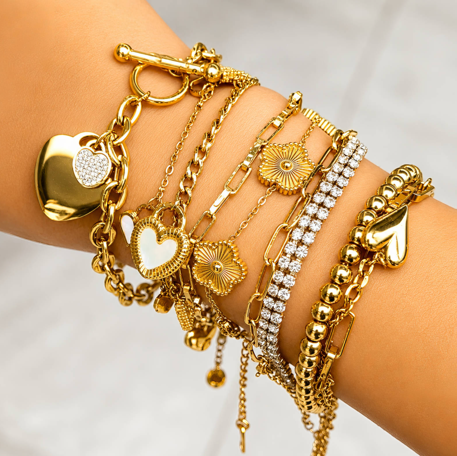 NOVAHERA Golden Heart Charm Bracelet