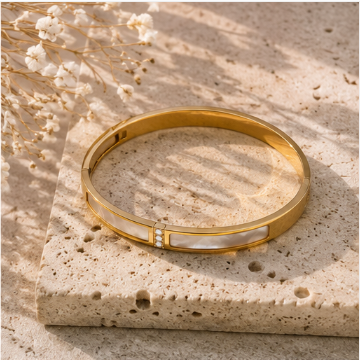 🤍 Pearl Elegance Bangle (✨ PRE-ORDER ITEM)