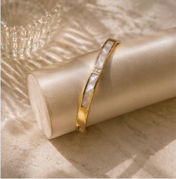 🤍 Pearl Elegance Bangle (✨ PRE-ORDER ITEM)