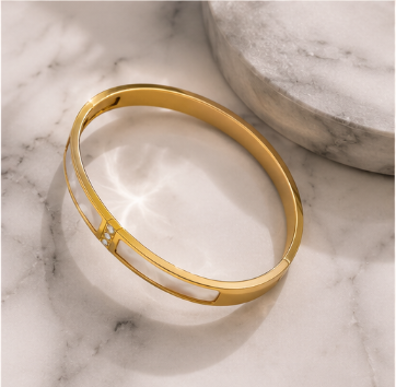 🤍 Pearl Elegance Bangle (✨ PRE-ORDER ITEM)