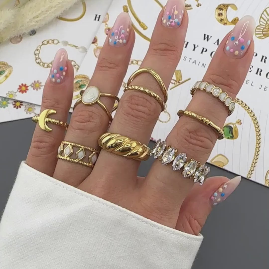 NOVAHERA  Croissant Luxe Ring