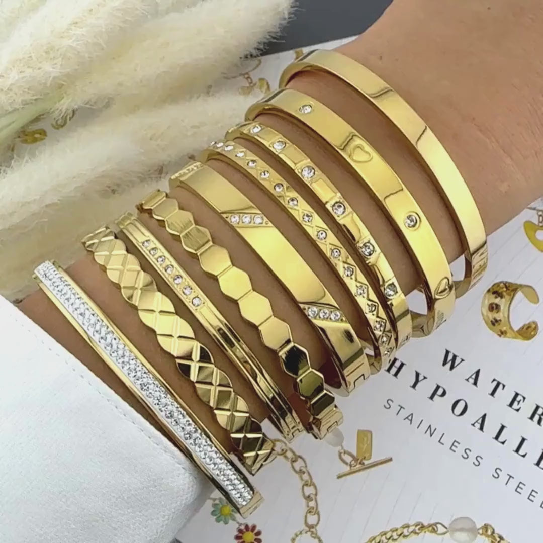NOVAHERA | Celeste Crystal Bangle