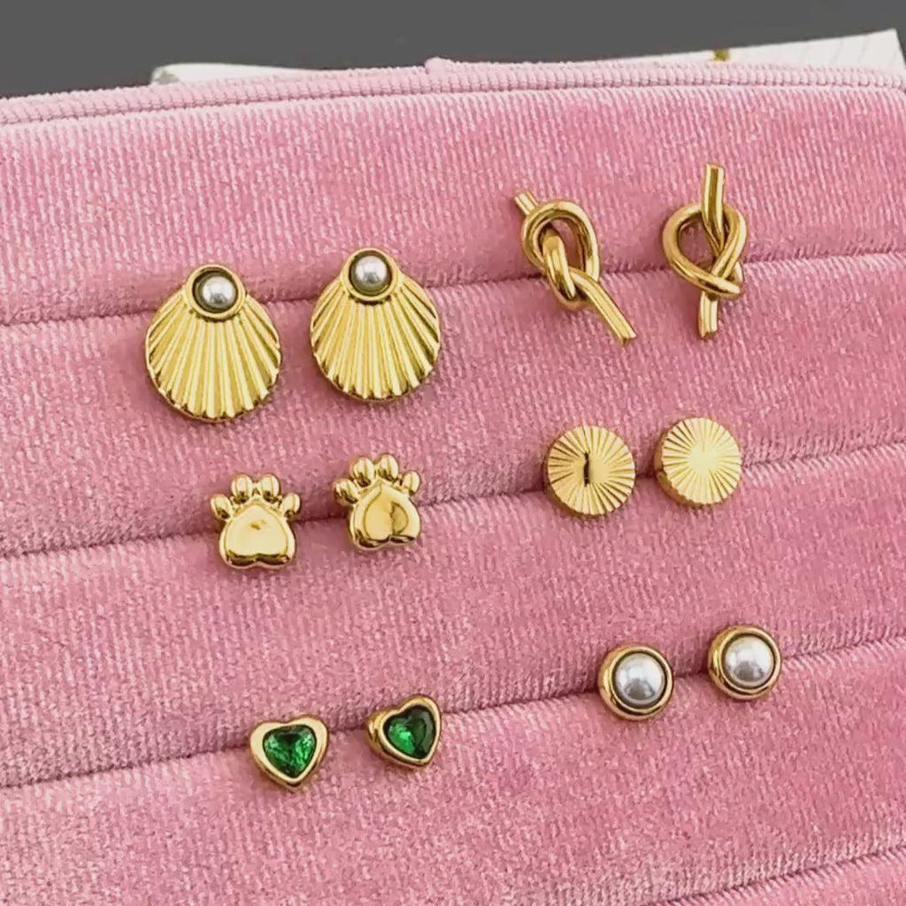 NOVAHERA Emerald Heart Stud Earrings
