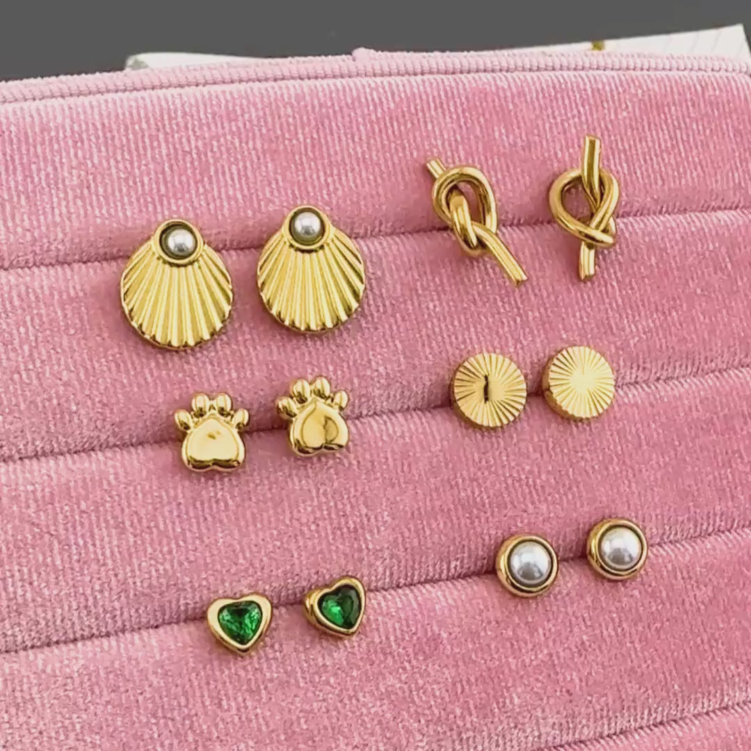NOVAHERA Emerald Heart Stud Earrings